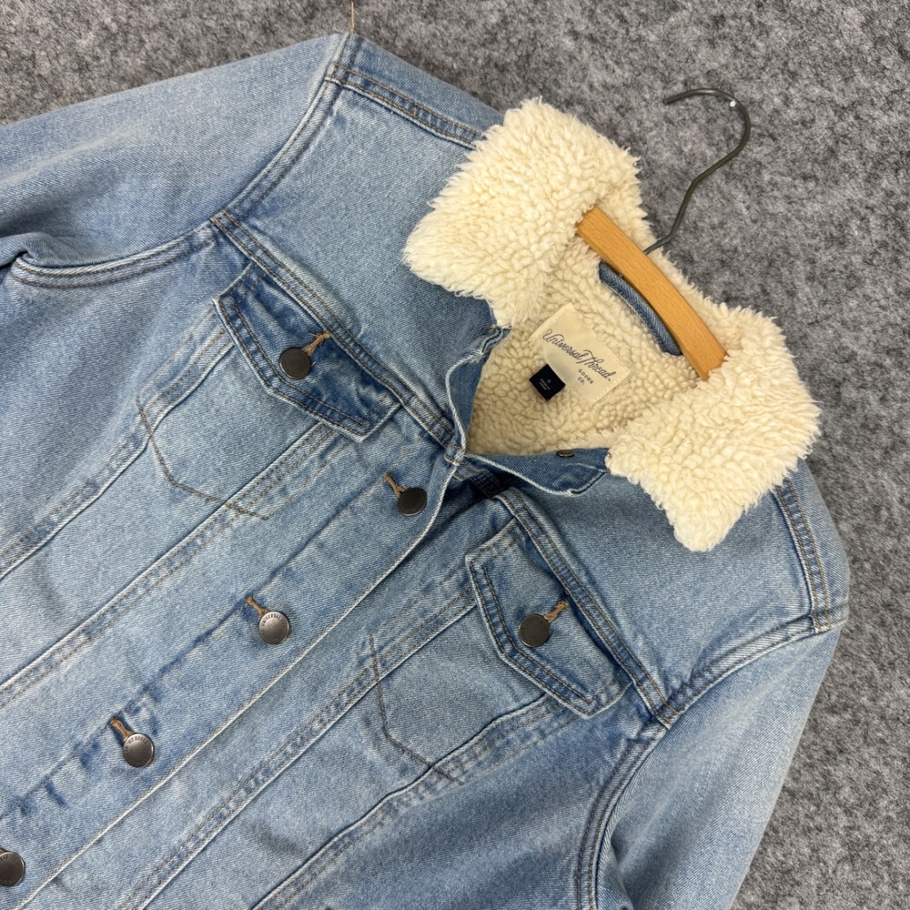 Universal Thread Womens Sherpa Lined Denim Trucker Jacket Light Wash‎ Small